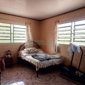 Casa com 73m², 3 dormitórios, 3 vagas, no bairro 9 Legua em Caxias do Sul para Comprar