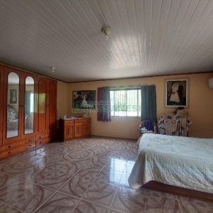 Casa com 73m², 3 dormitórios, 3 vagas, no bairro 9 Legua em Caxias do Sul para Comprar
