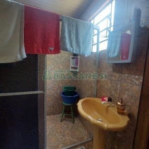 Casa com 73m², 3 dormitórios, 3 vagas, no bairro 9 Legua em Caxias do Sul para Comprar