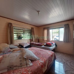 Casa com 73m², 3 dormitórios, 3 vagas, no bairro 9 Legua em Caxias do Sul para Comprar