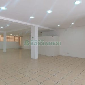 Loja com 330m², no bairro Cinqüentenário em Caxias do Sul para Alugar ou Comprar