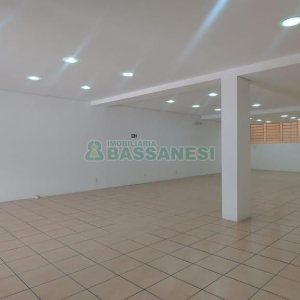 Loja com 330m², no bairro Cinqüentenário em Caxias do Sul para Alugar ou Comprar