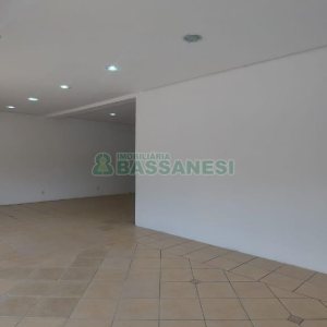 Loja com 330m², no bairro Cinqüentenário em Caxias do Sul para Alugar ou Comprar