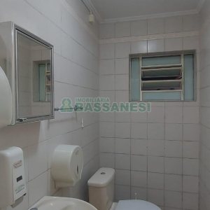 Loja com 330m², no bairro Cinqüentenário em Caxias do Sul para Alugar ou Comprar