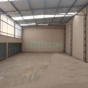 Loja com 330m², no bairro Cinqüentenário em Caxias do Sul para Alugar ou Comprar