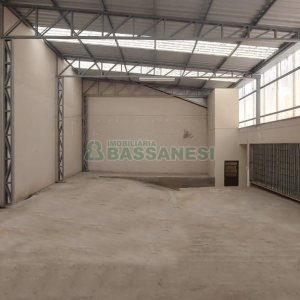 Loja com 330m², no bairro Cinqüentenário em Caxias do Sul para Alugar ou Comprar