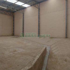 Loja com 330m², no bairro Cinqüentenário em Caxias do Sul para Alugar ou Comprar