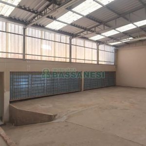 Loja com 330m², no bairro Cinqüentenário em Caxias do Sul para Alugar ou Comprar