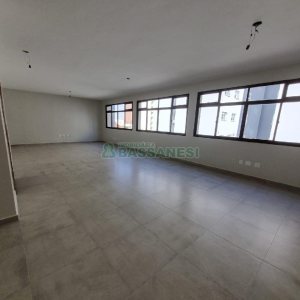 Sala com 81m², no bairro Centro em Caxias do Sul para Alugar