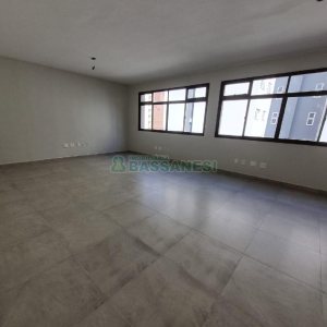 Sala com 81m², no bairro Centro em Caxias do Sul para Alugar