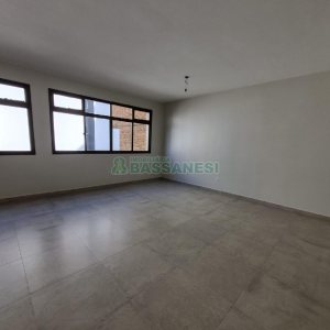 Sala com 81m², no bairro Centro em Caxias do Sul para Alugar