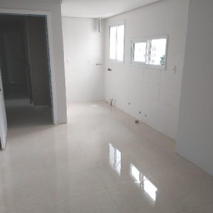 Apartamento com 45m², 2 dormitórios, 1 vaga, no bairro Desvio Rizzo em Caxias do Sul para Comprar
