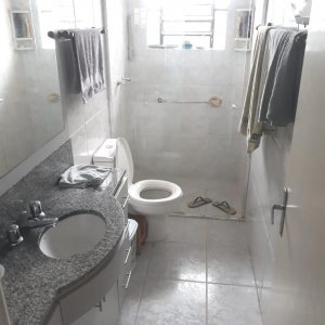 Casa com 192m², 3 dormitórios, 2 vagas, no bairro Fatima em Caxias do Sul para Comprar