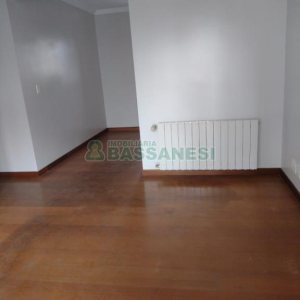 Apartamento com 109m², 3 dormitórios, 2 vagas, no bairro Universitário em Caxias do Sul para Comprar