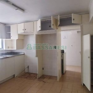 Casa Comercial com 150m², no bairro Madureira em Caxias do Sul para Alugar