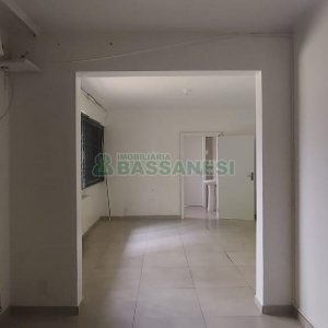 Casa Comercial com 150m², no bairro Madureira em Caxias do Sul para Alugar