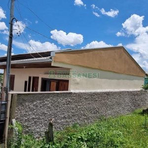 Casa com 70m², 3 dormitórios, 1 vaga, no bairro Serrano em Caxias do Sul para Comprar