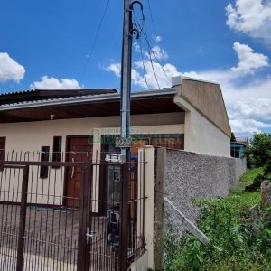 Casa com 70m², 3 dormitórios, 1 vaga, no bairro Serrano em Caxias do Sul para Comprar
