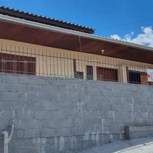 Casa com 70m², 3 dormitórios, 1 vaga, no bairro Serrano em Caxias do Sul para Comprar