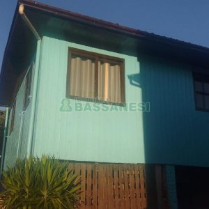 Casa com 70m², 3 dormitórios, 1 vaga, no bairro Serrano em Caxias do Sul para Comprar