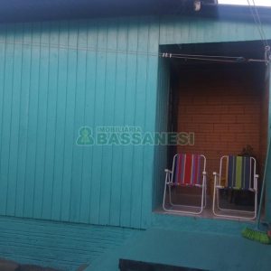 Casa com 70m², 3 dormitórios, 1 vaga, no bairro Serrano em Caxias do Sul para Comprar