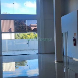 Loja com 325m², no bairro Pio X em Caxias do Sul para Alugar ou Comprar