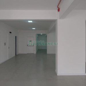 Sala com 450m², no bairro Centro em Caxias do Sul para Alugar