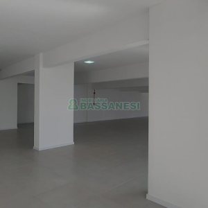Sala com 450m², no bairro Centro em Caxias do Sul para Alugar