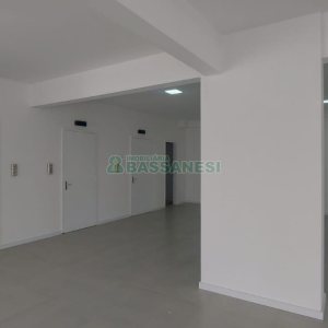 Sala com 450m², no bairro Centro em Caxias do Sul para Alugar