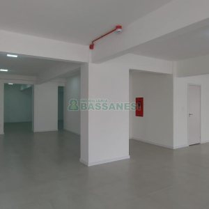 Sala com 450m², no bairro Centro em Caxias do Sul para Alugar