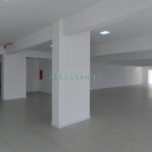 Sala com 450m², no bairro Centro em Caxias do Sul para Alugar