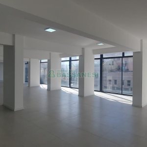 Sala com 450m², no bairro Centro em Caxias do Sul para Alugar