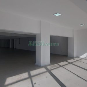 Sala com 450m², no bairro Centro em Caxias do Sul para Alugar