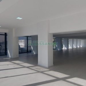 Sala com 450m², no bairro Centro em Caxias do Sul para Alugar