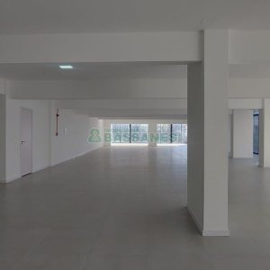 Sala com 450m², no bairro Centro em Caxias do Sul para Alugar