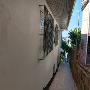 Casa com 88m², 5 dormitórios, 3 vagas, no bairro Petrópolis em Caxias do Sul para Comprar