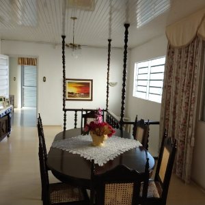 Casa com 88m², 5 dormitórios, 3 vagas, no bairro Petrópolis em Caxias do Sul para Comprar