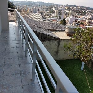 Casa com 88m², 5 dormitórios, 3 vagas, no bairro Petrópolis em Caxias do Sul para Comprar