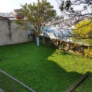 Casa com 88m², 5 dormitórios, 3 vagas, no bairro Petrópolis em Caxias do Sul para Comprar