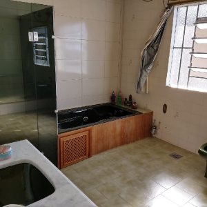 Casa com 88m², 5 dormitórios, 3 vagas, no bairro Petrópolis em Caxias do Sul para Comprar