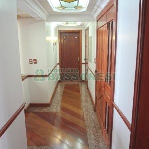 Apto Mobiliado com 242m², 3 dormitórios, 5 vagas, no bairro Panazzolo em Caxias do Sul para Comprar