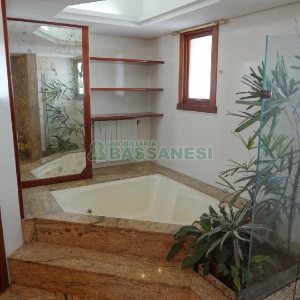 Apto Mobiliado com 242m², 3 dormitórios, 5 vagas, no bairro Panazzolo em Caxias do Sul para Comprar