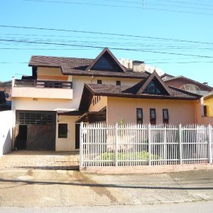 Casa com 500m², 4 dormitórios, 4 vagas, no bairro Cristo Redentor em Caxias do Sul para Comprar