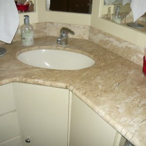 Casa com 500m², 4 dormitórios, 4 vagas, no bairro Cristo Redentor em Caxias do Sul para Comprar