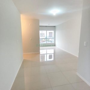 Apartamento com 72m², 3 dormitórios, 1 vaga, no bairro Madureira em Caxias do Sul para Comprar