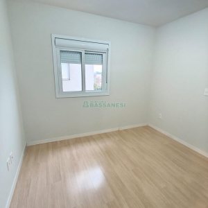Apartamento com 72m², 3 dormitórios, 1 vaga, no bairro Madureira em Caxias do Sul para Comprar