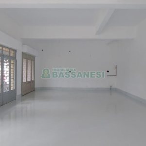 Loja com 82m², no bairro São Pelegrino em Caxias do Sul para Alugar ou Comprar