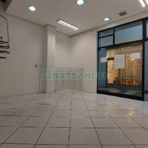Loja com 32m², no bairro São Pelegrino em Caxias do Sul para Alugar