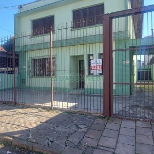 Casa com 600m², 6 dormitórios, 2 vagas, no bairro Pio X em Caxias do Sul para Alugar