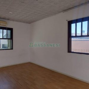 Casa com 600m², 6 dormitórios, 2 vagas, no bairro Pio X em Caxias do Sul para Alugar